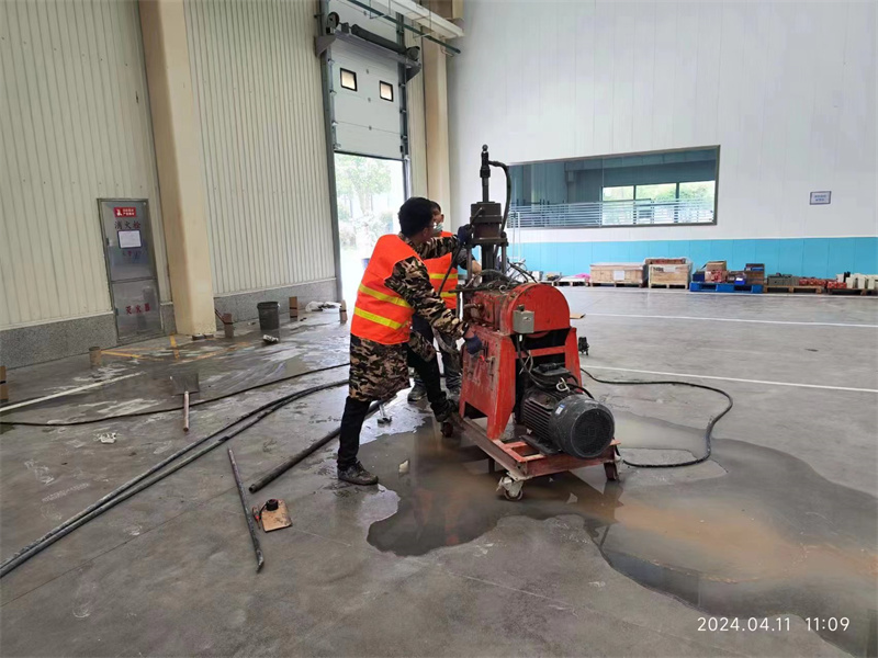 积石山厂房地面下沉塌陷注浆加固施工